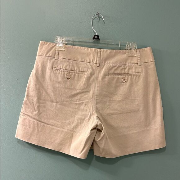 NWOT … NEW YORK & COMPANY “Size: 10” Khaki Shorts - Picture 2 of 3